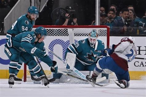 Sharks get a goaltending performance for the ages, but lose in familiar fashion